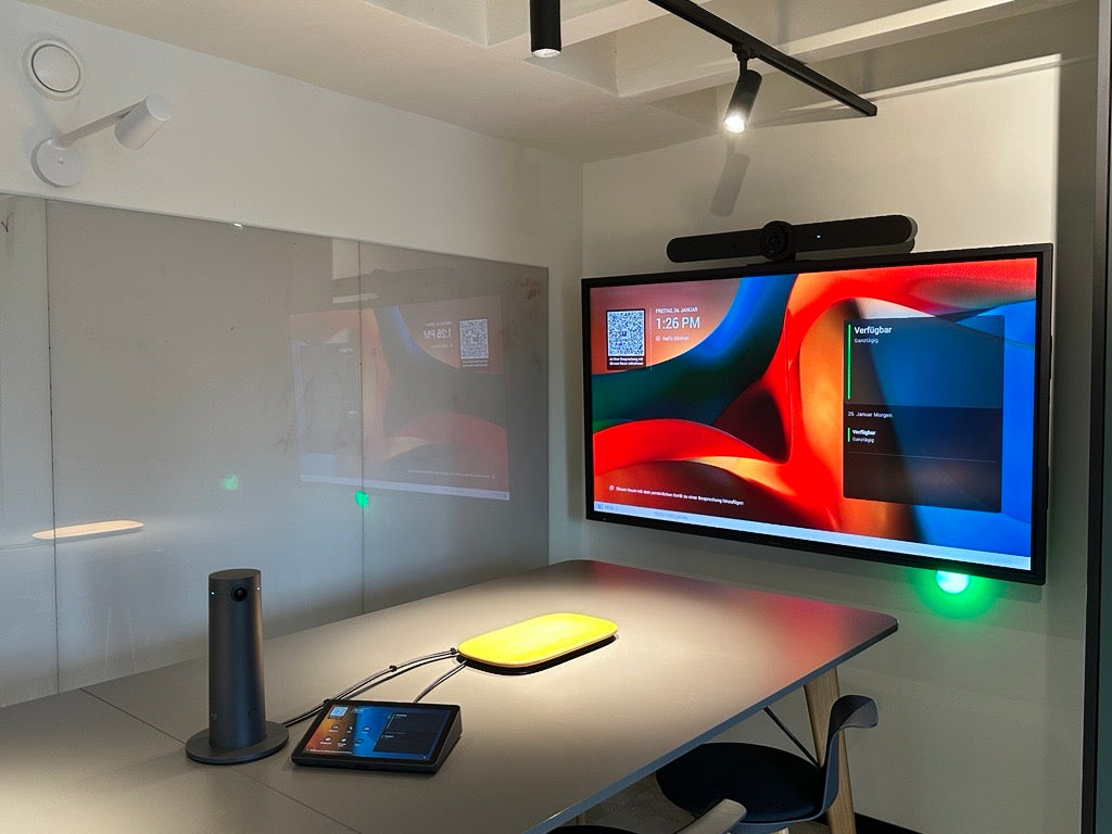 Hybrid Meetings optimieren: Die richtige Hardware für erfolgreiche Konferenzen